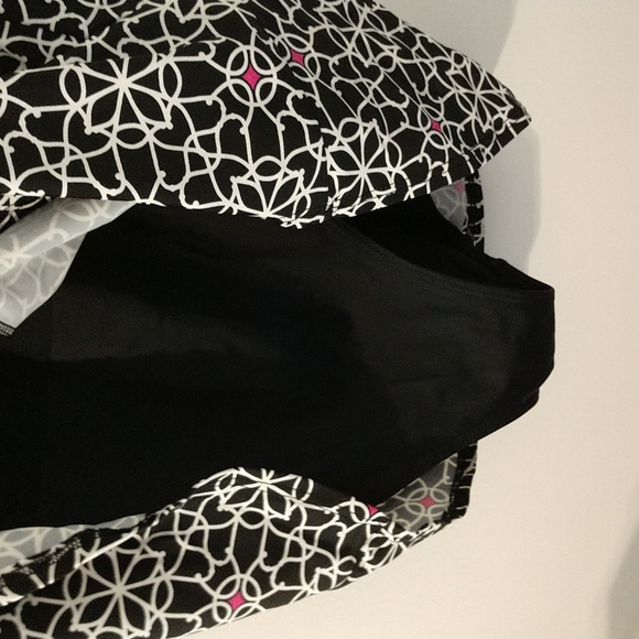 Women's One Piece Bathing Suit with Skirt Black Neon Pink White Pattern Size 18 - Picture 2 of 6